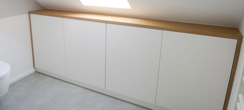 Einbauschrank in Dachschräge Bad nach Maß Einbauschrank in Dachschräge Bad nach Maß