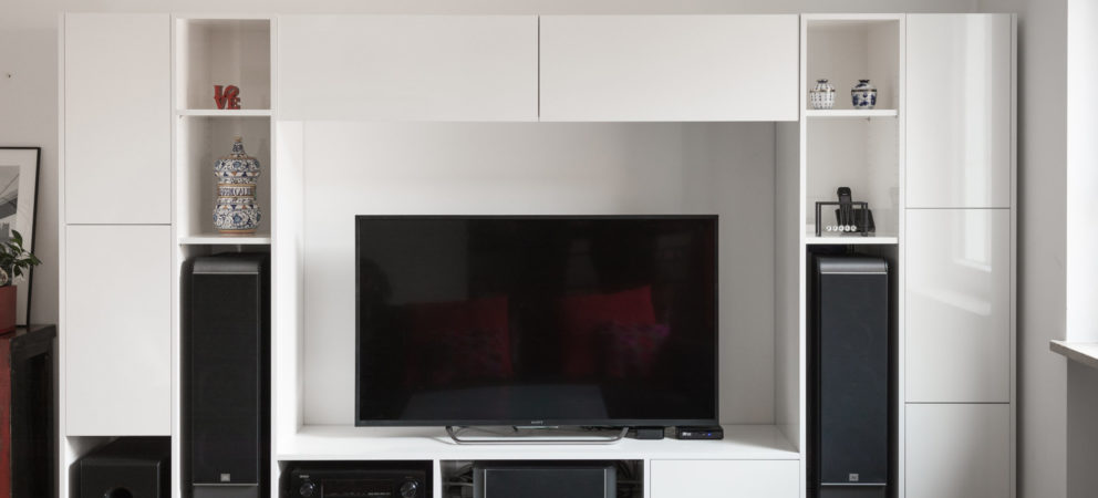 HIFI-TV-Wand in hochglanzweiß