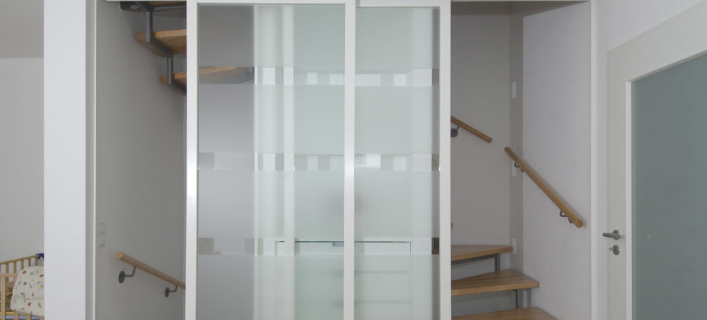 Treppenhausabtrennung Schiebetür Glas satiniert Treppenhausabtrennung Schiebetür Glas satiniert